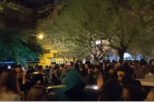 Χαμός με κορονοπάρτι στο κέντρο της Αθήνας: "Δεν κάναμε παρέμβαση για να μην έχουμε σκηνικά Ν. Σμύρνης", λέει η ΕΛ.ΑΣ.