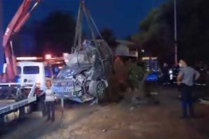 Κόντρες θανάτου στην Πάτρα: Μηχανή περνά ξυστά από νταλίκα με ιλιγγιώδη ταχύτητα αντίθετα στο ρεύμα κυκλοφορίας [Βίντεο]