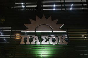 Ανδρουλάκης στη Μυτιλήνη: Δεν θα επιτρέψουμε στον κ. Μητσοτάκη να κάνει στην τραγωδία των Τεμπών, ό,τι έκανε με τις υποκλοπές - εικόνα 3