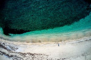 Καιρός: Κυριακή με μελτέμια, 37 βαθμούς, καταιγίδες και σκόνη