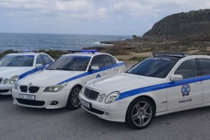 Κόντρες θανάτου στην Πάτρα: Μηχανή περνά ξυστά από νταλίκα με ιλιγγιώδη ταχύτητα αντίθετα στο ρεύμα κυκλοφορίας [Βίντεο] - εικόνα 2