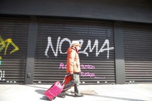 Βρούτσης: Πώς θα πάρετε τα 800 ευρώ - Αυτές είναι οι ημερομηνίες των πληρωμών