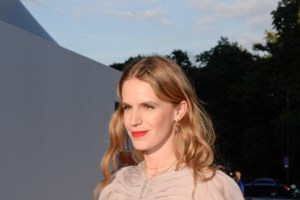 Σάρλοτ Κασιράγκι - Ευγενία Νιάρχου: Οι δυο socialites ποζάρουν μαζί σε γαμήλια δεξίωση στο Μονακό - εικόνα 8