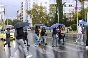 Meteo: Θυελλώδεις άνεμοι, βροχές και καταιγίδες την Τετάρτη - Πού θα είναι έντονα τα φαινόμενα