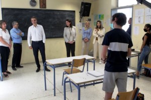 Πανελλήνιες 2023: "Ήταν εύκολα, αλλά έγραψα τα μισά, για πλάκα πήγα" - Χαλαρός μαθητής ΕΠΑΛ δίνει ρεσιτάλ στην κάμερα