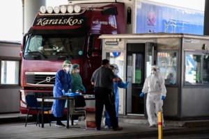 "Πάτησαν" στην Σκιάθο οι πρώτοι Βρετανοί τουρίστες - Μέτρα υγειονομικής ασφάλειας παντού για τα τρία αεροπλάνα [Εικόνες] - εικόνα 9