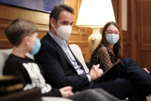 Μητσοτάκης στο Bloomberg: Χτίζουμε ένα "τείχος εμβολιασμών" - Ο Απρίλιος θα είναι καλύτερος για την Ελλάδα - εικόνα 2