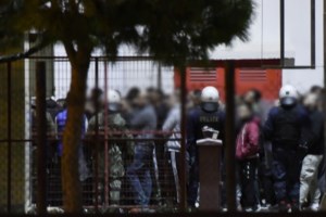 Επεισόδια στου Ρέντη: "Πάρ’ το πάνω σου και θα σου δώσουμε και λεφτά" - Τι ισχυρίζεται ο πατέρας του 18χρονου - εικόνα 2