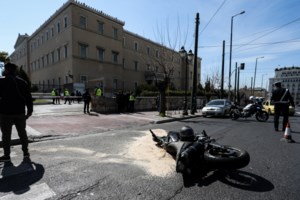Τροχαίο στη Βουλή: Παράνομα έστριψε ο αστυνομικός οδηγός - Η μοιραία σύγκρουση με τον Ιάσονα