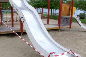 Ακρωτηριασμός 8χρονης στη Θεσσαλονίκη: "Από τον Απρίλιο υπήρχε καταγγελία για την τσουλήθρα, ο δήμος ήξερε", λέει η μητέρα