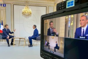 Στα χρώματα της γαλανόλευκης το Ραδιομέγαρο της ΕΡΤ