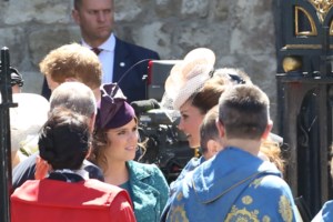 Η πριγκίπισσα που δεν διστάζει να τσαλακωθεί: Το απίστευτο ντύσιμο της Ευγενίας για τη γιορτή των ερωτευμένων - εικόνα 5