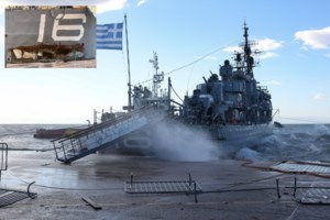 Θεσσαλονίκη: Ολοκληρώθηκε η ρυμούλκηση του λαβωμένου "Βέλους" - Μεταφέρθηκε στην προβλήτα 2 του λιμανιού [βίντεο] - εικόνα 3