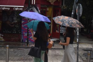 Πρωτομαγιά με βροχές και καταιγίδες: Ποιες περιοχές θα επηρεαστούν, ποιες θα "τη γλιτώσουν" - Δείτε τους χάρτες