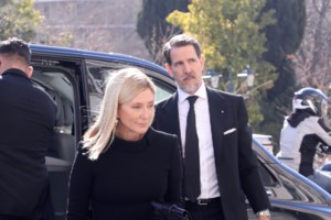 Τέως βασιλιάς Κωνσταντίνος: Τι σημαίνει ο στίχος από το Ευαγγέλιο στο μνήμα του στο Τατόι [βίντεο]