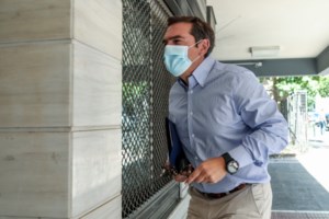 Μπέρδεψαν τις γραμμές τους στον ΣΥΡΙΖΑ ενώπιον της Βουλής