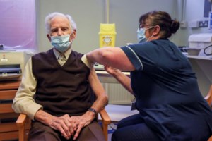 Κορονοϊός - εξελίξεις: Εμβόλιο θα πρέπει να κάνουν και όσοι έχουν νοσήσει - εικόνα 2