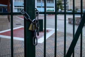 Βόλος: Γυναίκα σε αμόκ μπήκε σε σχολείο και απειλούσε ότι θα μαχαιρώσει μαθητές