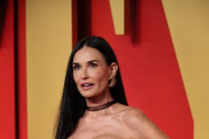 Αψεγάδιαστη στα 66 της η Σάρον Στόουν: Με αγαλματένιο φόρεμα με μυτερό μπούστο στο Όσκαρ after party - εικόνα 6