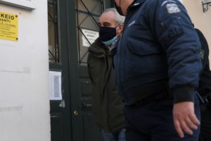 Δίκη ψευτογιατρού: Μας έλεγε ότι θα γίνει καλά και όταν πέθανε, μας είπε ένα ξερό "ζωή σε σάς" - Του δώσαμε 6.000€ για... βότανα Πηλίου