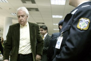 Αλέξανδρος Γιωτόπουλος: Γιατί δεν έγινε γνωστή η πρώτη άδεια του "Λάμπρου" της "17 Νοέμβρη" - Εξηγήσεις ζητά ο Μπακογιάννης