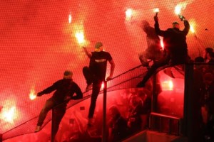 Επεισόδια με δακρυγόνα και κρότου λάμψης στην πορεία για το μετρό στα Εξάρχεια - 15 προσαγωγές - εικόνα 7