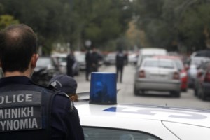 "Κόντρες" το Σαββατόβραδο στην παραλιακή Αθηνών-Σουνίου - Αφαιρέθηκαν πινακίδες και άδειες οδήγησης - εικόνα 2