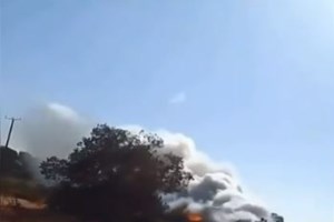 Σφοδρό τροχαίο στη Γλυφάδα: Αυτοκίνητο πέρασε μέσα από πάρκο και έπεσε πάνω σε δύο ΙΧ και ένα ταξί [Εικόνες - Βίντεο] - εικόνα 2