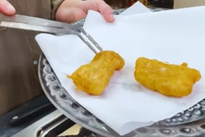 Βελούδινη, γευστική σκορδαλιά από τον Ακη Πετρετζίκη για την 25η Μαρτίου