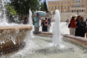 Κυκλάδες δύο ταχυτήτων: Πάνω η Πάρος και η Νάξος, κάτω Μύκονος και Σαντορίνη