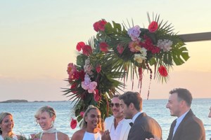 Κόνι Μεταξά: Η μαντινάδα όταν ξύριζαν τον γαμπρό που ...τρέλανε τον Λευτέρη Πανταζή [βίντεο] - εικόνα 2