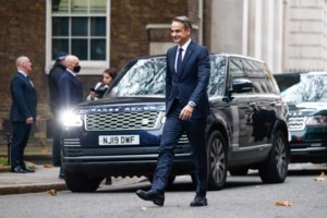 Moody's: Βλέπει μείωση ρεκόρ του χρέους στην Ελλάδα και ανάπτυξη 4,3% το 2022