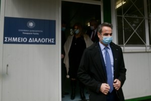 Μόσιαλος: Πολύ διστακτικός στο άνοιγμα των σχολείων - Τα μέτρα είναι για 10 με 12 εβδομάδες