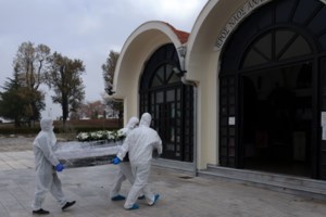 Κορονοϊός: Το 40% των ημερήσιων κρουσμάτων αφορούν εμβολιασμένους - Το 70% είναι στην ηλικιακή ομάδα 18-59 ετών