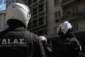 Σκιάθος: Στη φυλακή o αξιωματικός της Πυροσβεστικής για παιδική πορνογραφία - Είχε φωτογραφίες 8χρονης - εικόνα 2