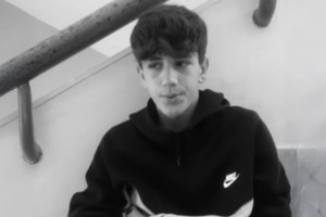 Άρτα: Σπαραγμός στο τελευταίο "αντίο" στον 14χρονο Σπύρο - Τραγικές φιγούρες οι γονείς του - "Ψηλά το κεφάλι" φώναζε ο πατέρας του - εικόνα 10