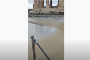 Εντυπωσιακό: Ο νέος φωτισμός στον ναό του Ηφαίστου και το μνημείο Φιλοπάππου [Εικόνες-Bίντεο] - εικόνα 2