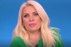 Ελένη Μενεγάκη: Ξετρελάθηκε με τον χιονισμένο κήπο της - ''Μόλις δω χιόνι κάνω σαν μικρό παιδί'' [εικόνες]