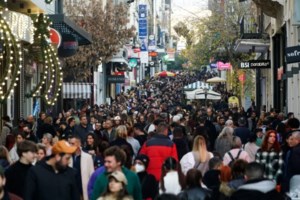 Πρωτομηνιά με ανοιχτά καταστήματα: Οι ώρες λειτουργίας - Τι ισχύει για τα σούπερ μάρκετ