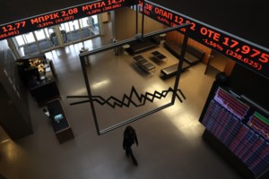 Ενισχύονται τα ομόλογα εν αναμονή της ανακοίνωσης από την Fitch