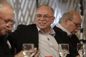 Η Ρένα Δούρου στηρίζει Παπαδημούλη για τα ακίνητα:  "Δεν έκλεψε, δεν ξέπλυνε"