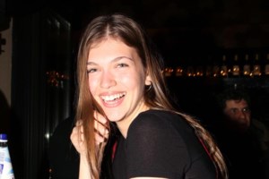 Η Κλέλια Ανδριολάτου απάντησε για την τόπλες φωτογραφία: "Και προκλητική να είναι, ποιο το κακό; Ας μην με ακολουθούν"