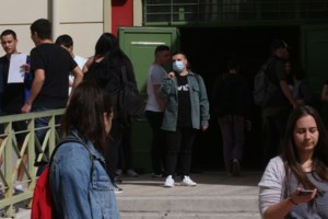 Αποκάλυψη: Μέσα στις αίθουσες είχε ερωτικές επαφές με τη 16χρονη μαθήτρια ο καθηγητής στη Λάρισα