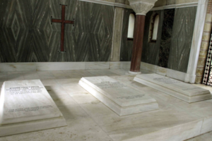 Τατόι: Στο "φως" η ιστορική καμπάνα του κτήματος - Την είχε φέρει η βασίλισσα Όλγα από την Αγία Πετρούπολη