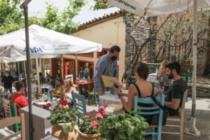 Χαρδαλιάς - Κικίλιας για προνόμια εμβολιασμένων: "Δεν υπάρχουν δικαιώματα, αλλά σταδιακή άρση περιορισμών"