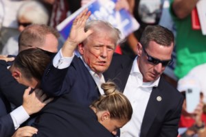 Οι διάλογοι του Τραμπ με τους πράκτορες: "Σας κρατάω, πρέπει να φύγουμε" -"Περιμένετε να πάρω τα παπούτσια μου" [βίντεο] - εικόνα 2