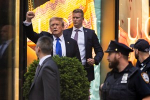 Ξεσπά η Στόρμι Ντάνιελς για τον Τραμπ: "Βάλτε τον στη φυλακή ή να γίνει σάκος του μποξ για γυναίκες" - εικόνα 4