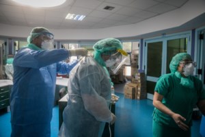 Κορονοϊός - Παγώνη: Η Αττική είναι λίγο πριν το "κόκκινο" - Χρειάζεται μάσκα παντού - εικόνα 2