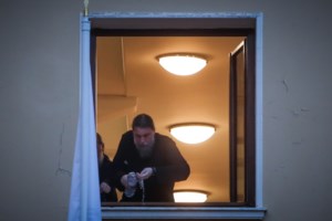 Μονή Πετράκη: Ο ιερέας έριξε βιτριόλι στους Μητροπολίτες με περιεκτικότητα 96% σε θειικό οξύ - Τα μπουκάλια [Εικόνες]