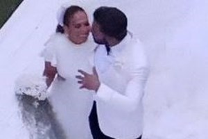 "Δεν έχω πιει τίποτα, εντάξει;" - Viral βίντεο με τον Μπεν Άφλεκ να απολογείται στη Τζένιφερ Λόπεζ - εικόνα 5